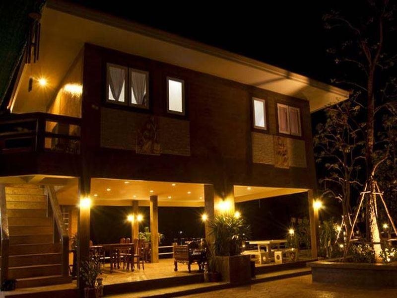 Baan Imoun Hotel in Amphawa, Thailand