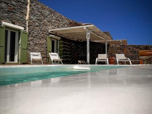 Cosy Villa with Infinity Pool And Amazing View — 4-Star Luxury Hotel in Kythnos, Greece
