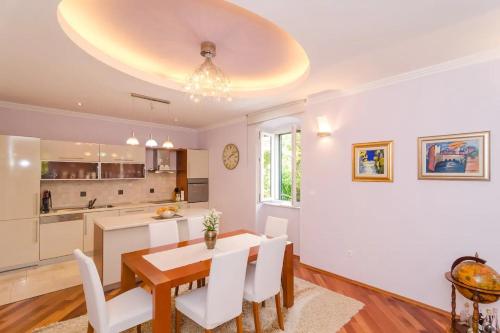 Apartment Djivo