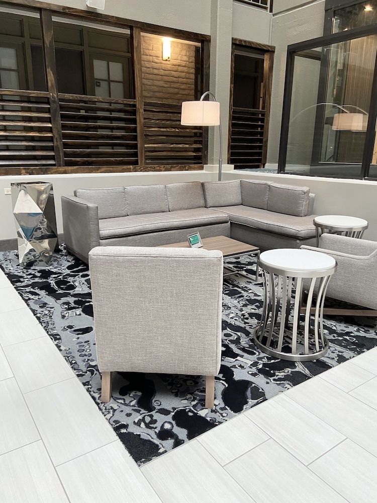 Embassy Suites by Hilton Chicago Schaumburg Woodfield - photo 39