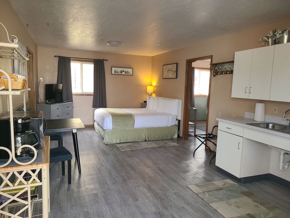 Lamplighter Cabins & Suites - photo 21