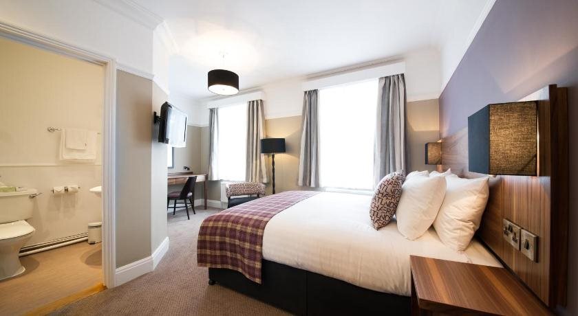 The Oatlands Chaser by Innkeepers Collection — Weybridge — photo 3