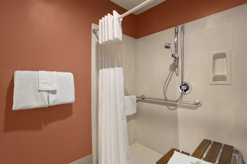 Baymont by Wyndham Sullivan - photo 13