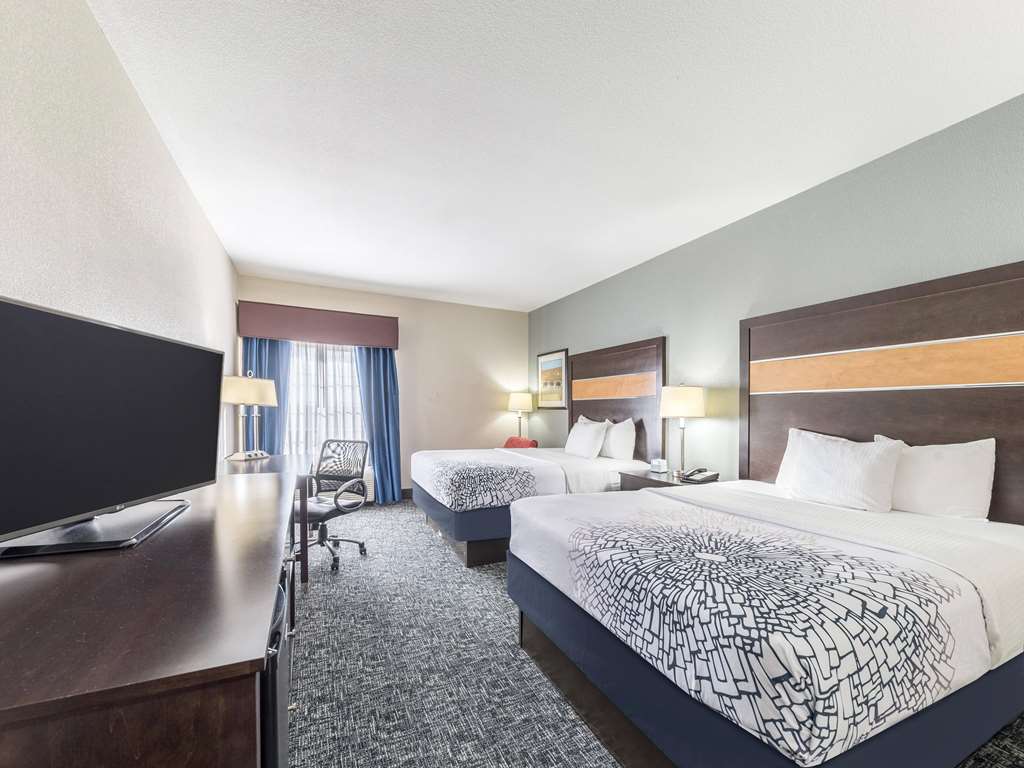 La Quinta Inn & Suites by Wyndham Tulsa Catoosa Route 66 - photo 14