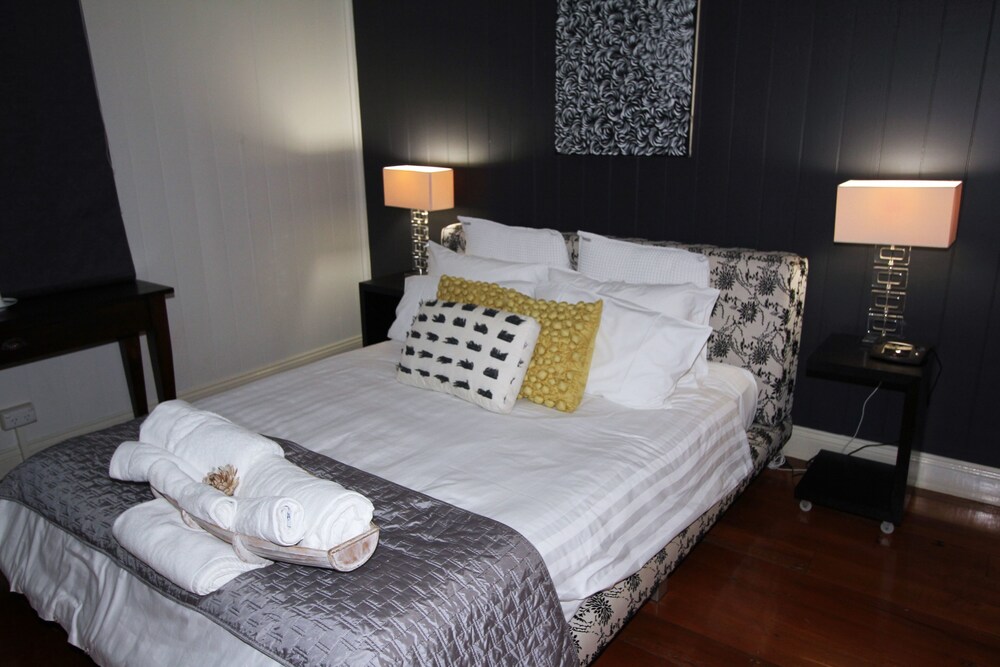 One Thornbury — Spring Hill — photo 3