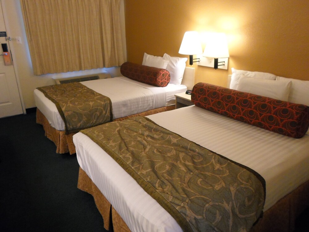 Motel 6 Las Vegas NV Strip - photo 11