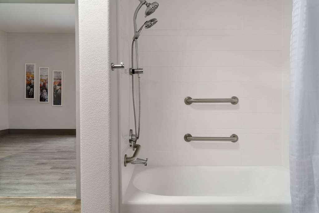 La Quinta Inn & Suites by Wyndham Stephenville - photo 27