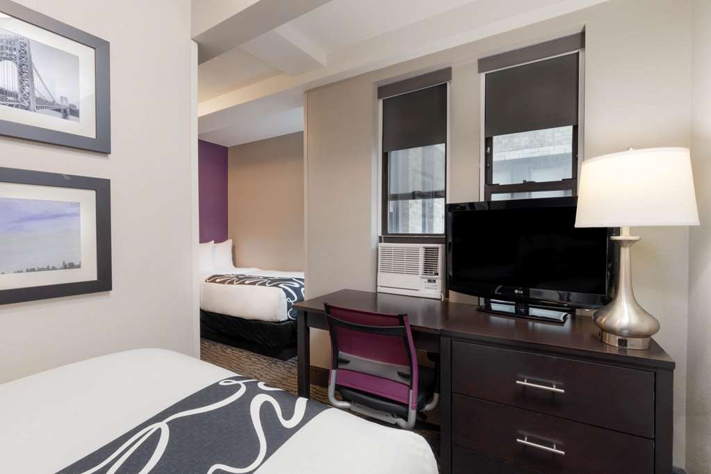La Quinta Inn & Suites by Wyndham New York City Central Park - photo 27