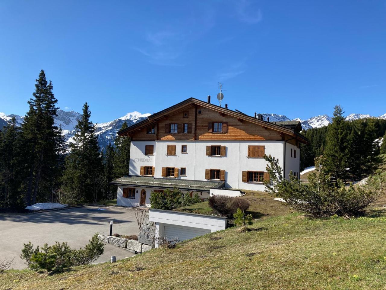 Guardaval — 4-Star Luxury Hotel in Arosa, Switzerland