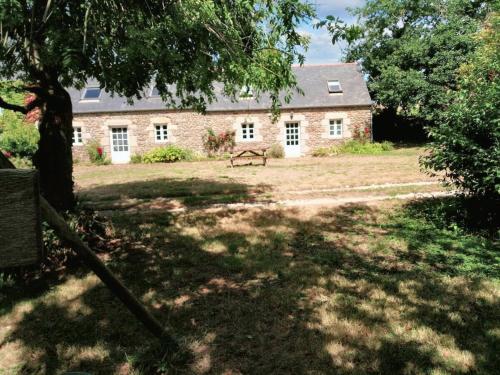 Maison Familiale Avec Jardin Plougonvelin — 4-Star Luxury Hotel in Plougonvelin, France