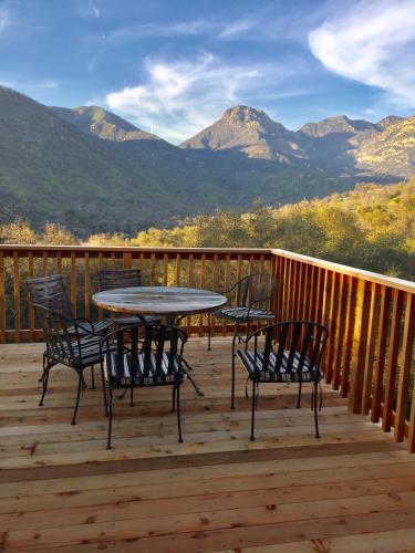 Alta Peak Vista — 4-Star Luxury Hotel in Three Rivers, United States