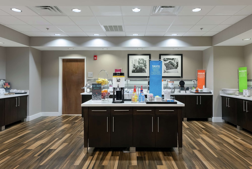 Hampton Inn Emerson LakePoint - photo 21