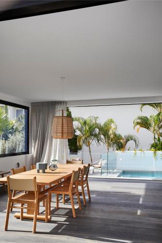 Mykonos Luxury Villa at Sunshine Beach — 4-Star Luxury Hotel in Sunshine Beach, Australia
