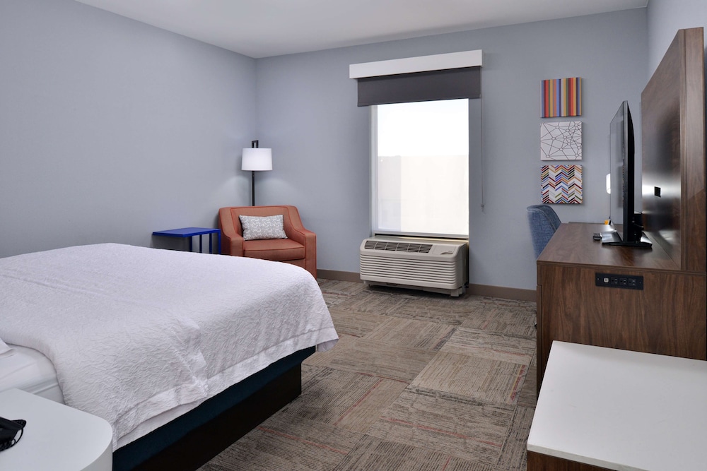 Hampton Inn Kansas City Northeast - photo 18