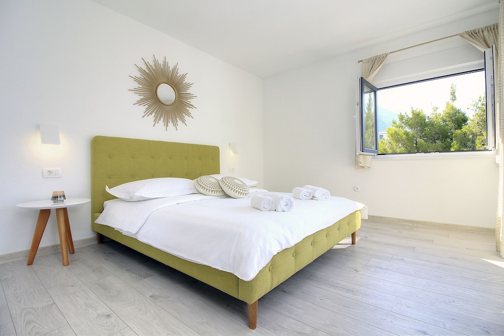 Villa Matic — 4-Star Luxury Hotel in Makarska, Croatia