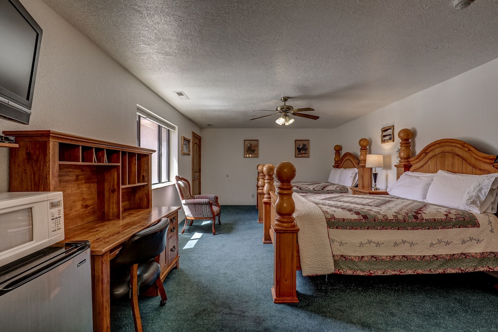 The Snuggle Inn - photo 9
