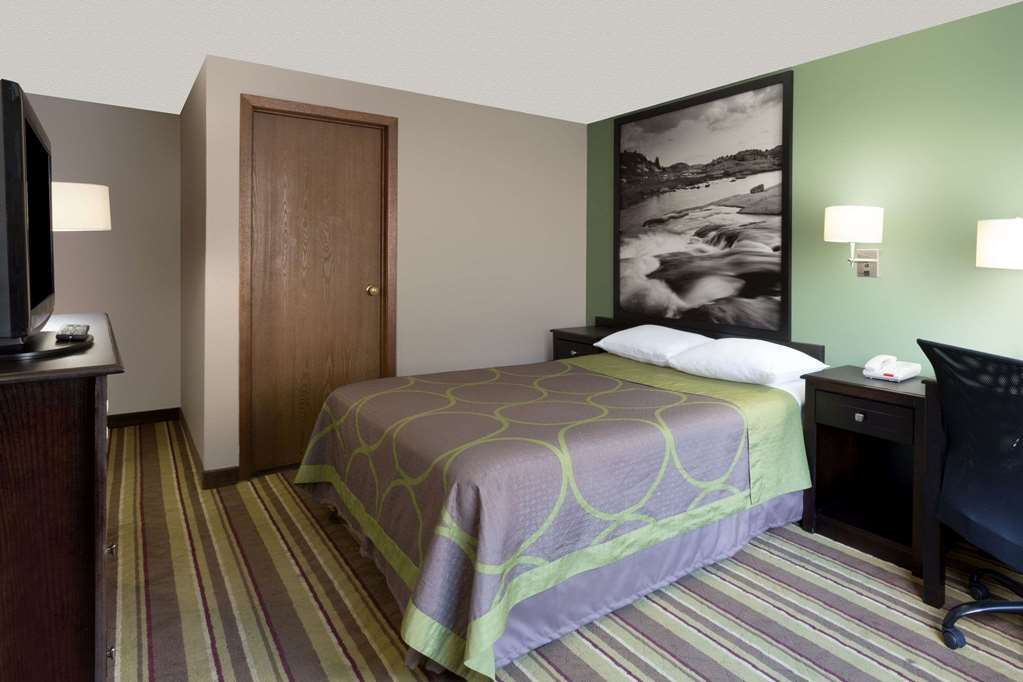 Super 8 by Wyndham Green River - photo 12