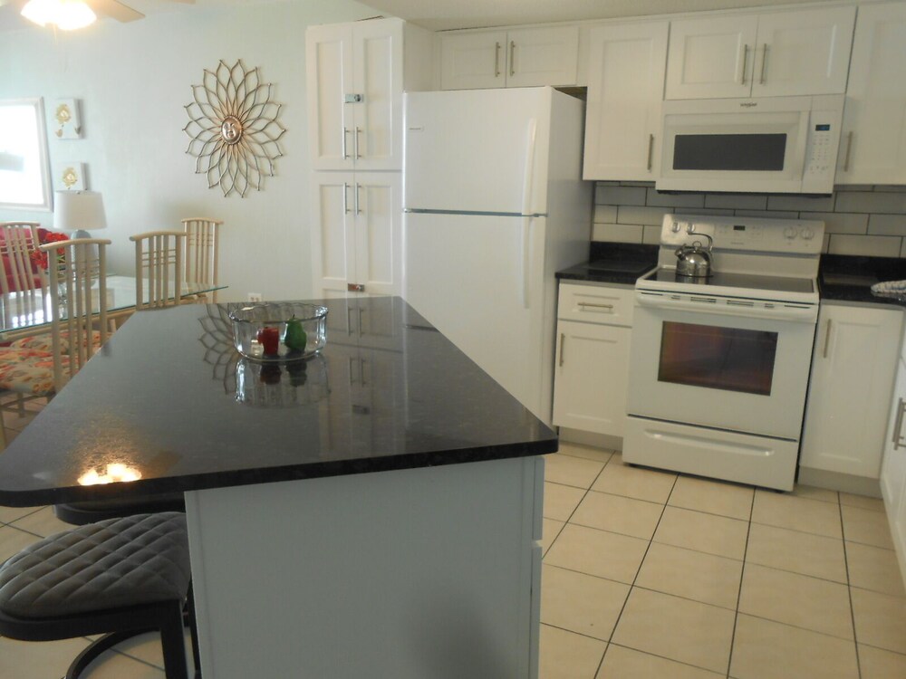 1205 Waters Edge Resort 1 Bedroom Condo by Redawning - photo 6
