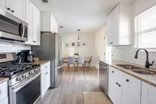 Remodeled 4BR 2BA Steps from Georgetown Square — Georgetown — photo 4