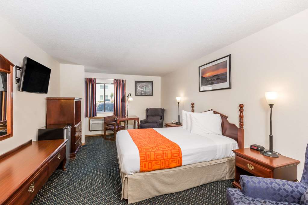 Howard Johnson by Wyndham Wichita Airport - photo 7