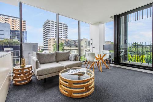 'The SkyNook' Sun Drenched Shimmer by Albert Park — 4-Star Luxury Hotel in Melbourne, Australia