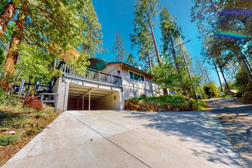 Casa de la Montaña — 4-Star Luxury Hotel in Bass Lake, United States