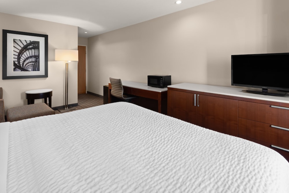 Americas Best Value Inn & Suites Racine - photo 14
