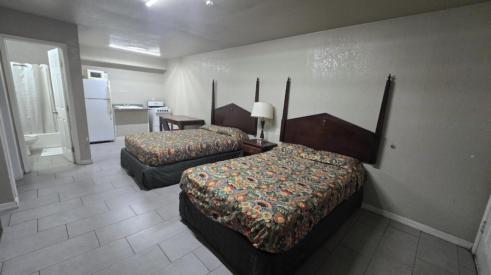 Super 7 Inn By OYO San Antonio NW Medical Center - photo 30