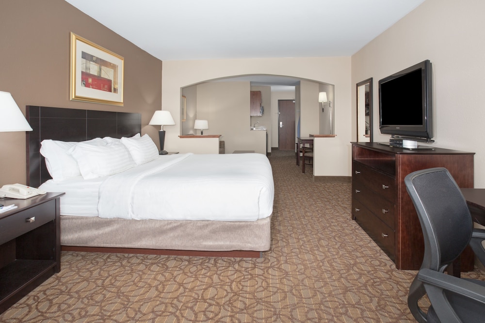 Holiday Inn Express Hotel & Suites Concordia by IHG - photo 2
