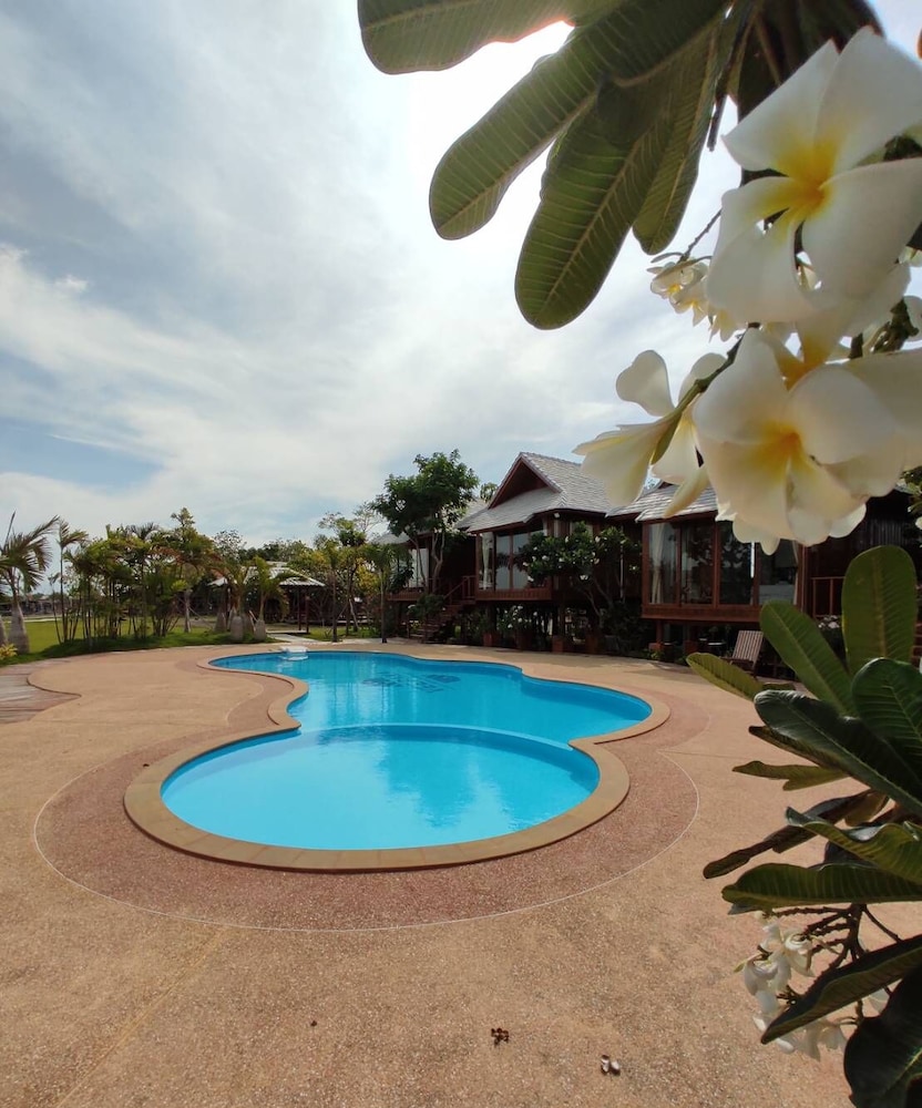 Veepana Resort — hotel in Ban Laem