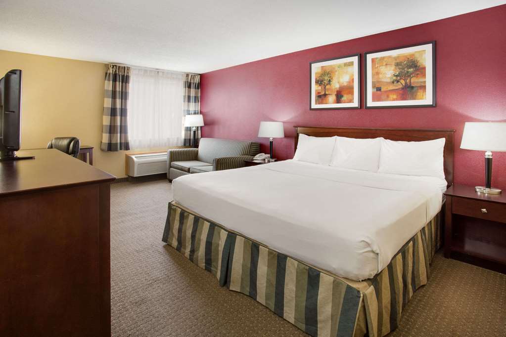 Ramada by Wyndham Bettendorf - photo 16