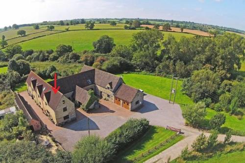Relaxing Retreat on the edge of the Cotswolds — 4-Star Luxury Hotel in Kingswood, United Kingdom