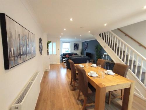 ChiPad Duo Comfy House with Garden and Parking — 4-Star Luxury Hotel in Chichester, United Kingdom