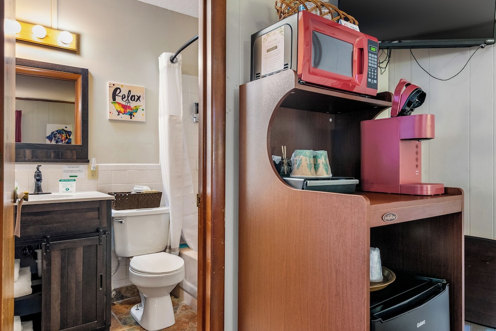 Tall Pines Inn - photo 111