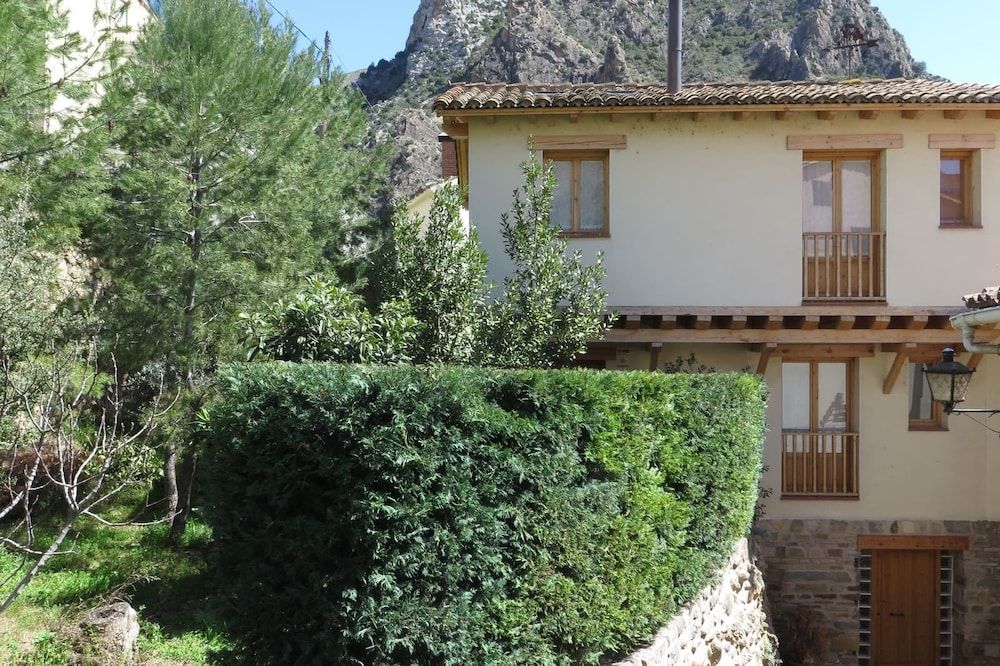 Casa Arnedillo by Apartamentos Arnedillo — 4-Star Luxury Hotel in Arnedillo, Spain