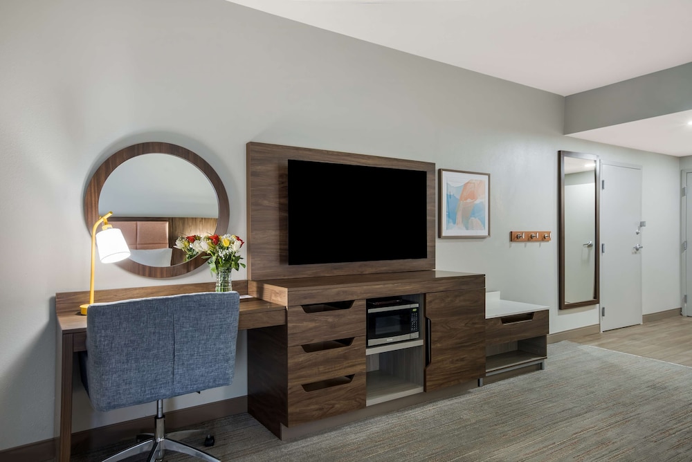 Hampton Inn Linden - photo 8