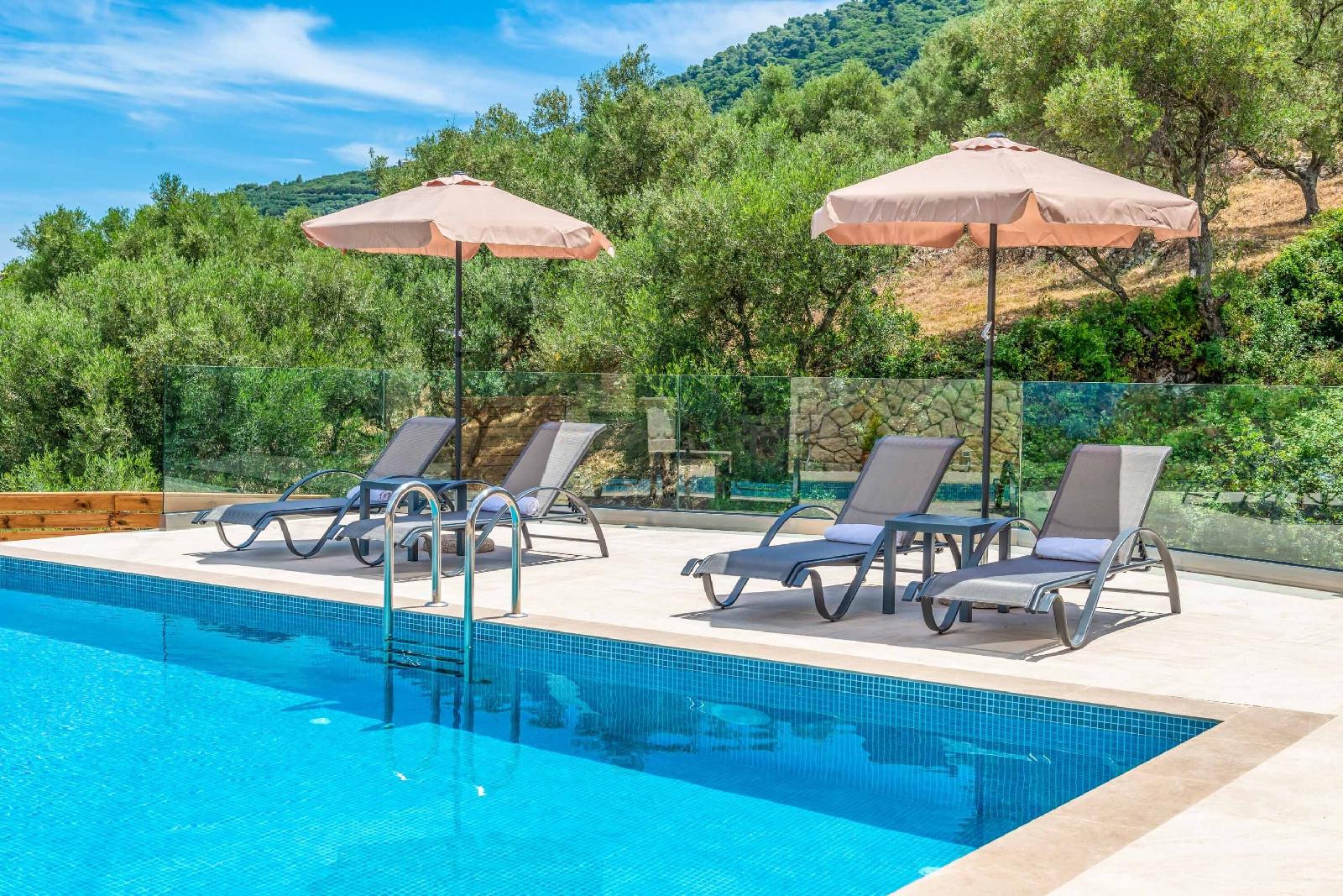 Apartment Villas Cavo Marathia 4 Apartments — 4-Star Luxury Hotel in Zakynthos, Greece