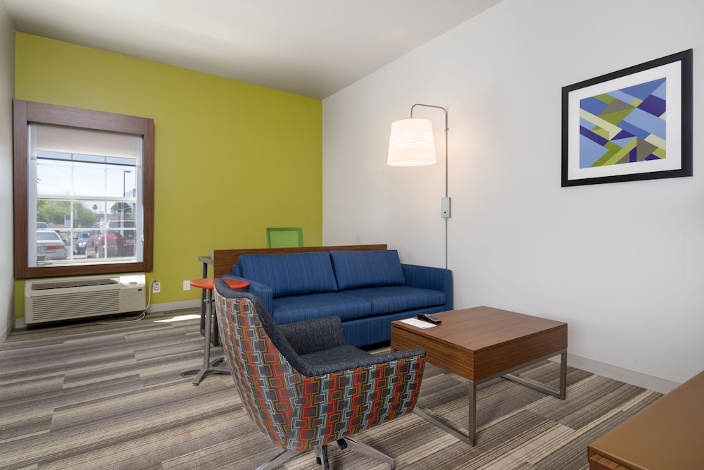 Holiday Inn Express Hotel & Suites Phoenix Airport by IHG - photo 9