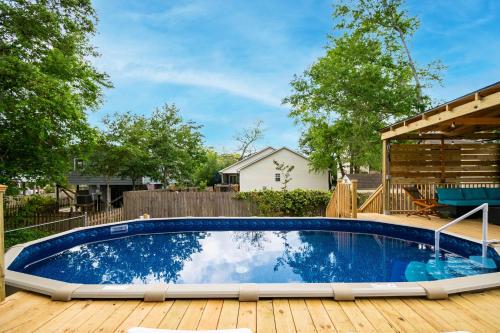 Woodlands Wonder by Oak Island Accommodations - photo 6