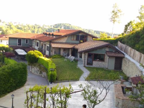 Trattoria Del Bivio — 4-Star Luxury Hotel in Cerreto Langhe, Italy