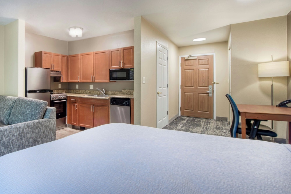 TownePlace Suites by Marriott Raleigh Cary Weston Parkway - photo 11