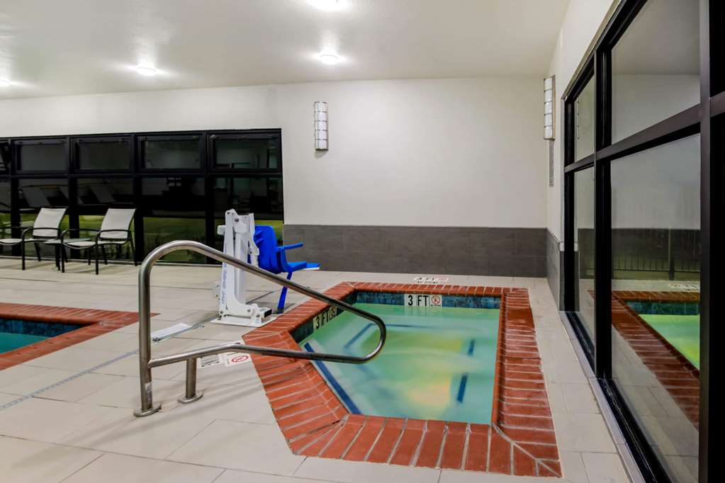 La Quinta Inn & Suites by Wyndham Pampa - photo 16