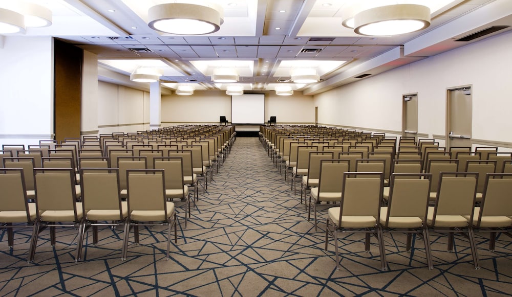 Embassy Suites by Hilton Detroit Livonia Novi - photo 36