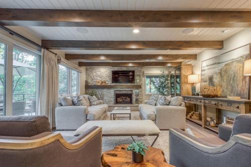 Lake Front Modern Luxury in Lake Arrowhead, United States