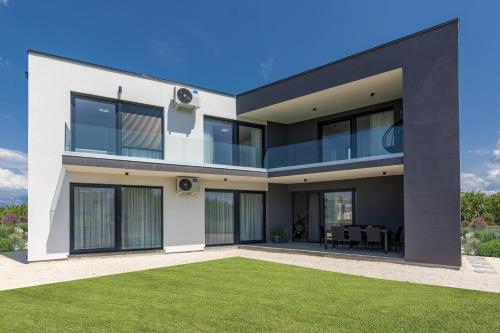 Holiday house with a parking space Privlaka Zadar 21430 — 4-Star Luxury Hotel in Privlaka, Croatia
