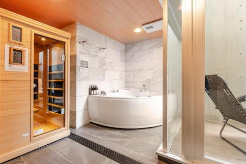 Tkm元麻布3丁目102 — 4-Star Luxury Hotel in Tokyo, Japan