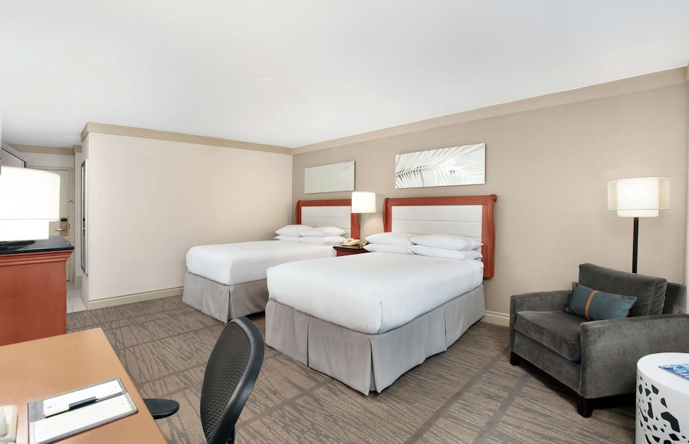 DoubleTree by Hilton Hotel Miami Airport & Convention Center - photo 21