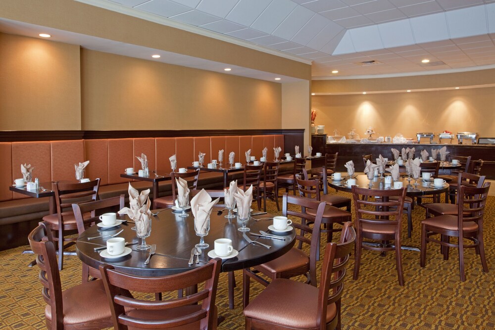 Holiday Inn Hotel & Suites Boston Peabody by IHG - photo 25