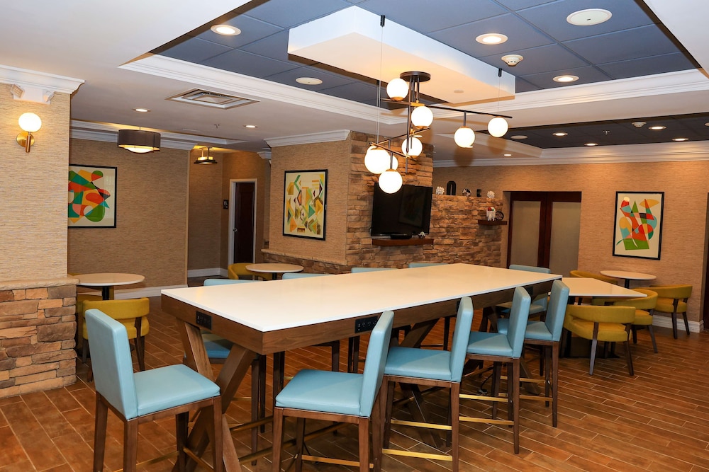 Hampton Inn Atlanta Canton - photo 17