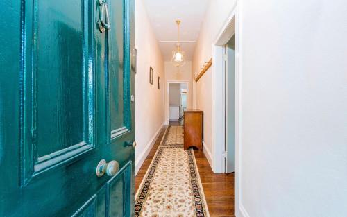 Azile 1875 Heritage Victorian Duplex — 4-Star Luxury Hotel in Grafton, Australia